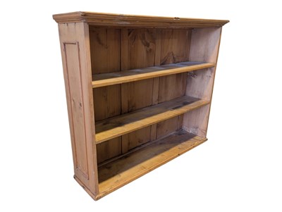 Lot 916 - EARLY 20TH CENTURY PINE WALL HANGING BOOKCASE