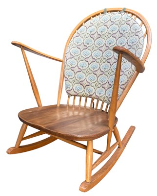 Lot 405 - LUCIAN ERCOLANI X ERCOL - WINDSOR - MODEL 470 - MID CENTURY BEECH & ELM ROCKING CHAIR