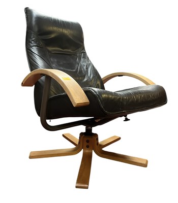 Lot 549 - KEBE, DENMARK - RETRO MID CENTURY LEATHER & BETWOOD SWIVEL EASY CHAIR