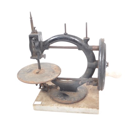 Lot 206 - VINTAGE 19TH CENTURY CAST IRON SEWING MACHINE